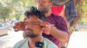 Индийский уличный парикмахер проводит невероятную терапию сотрясения мозга