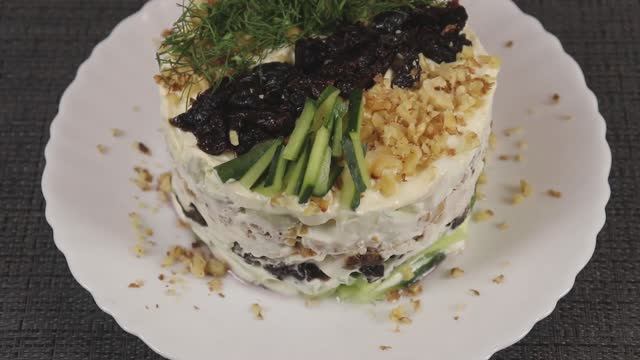 Самый ВКУСНЫЙ салат на праздник с курицей и черносливом!!!