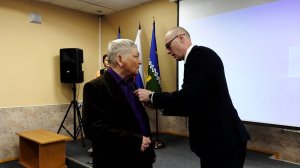 В Покачах бывший узник концлагеря получил памятную медаль к юбилею Победы