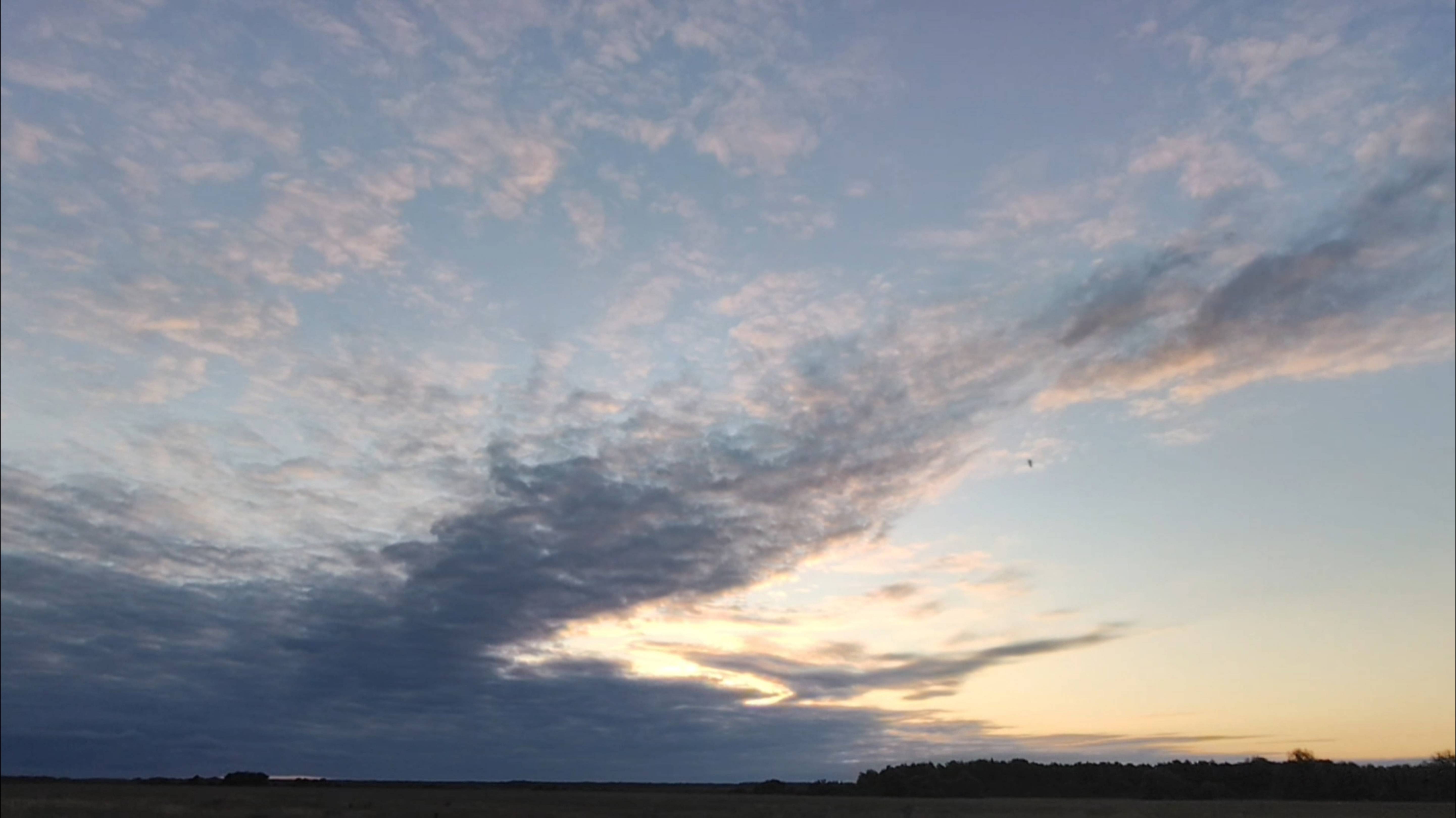 Крыло Ангела облачные перья и небесный хор.