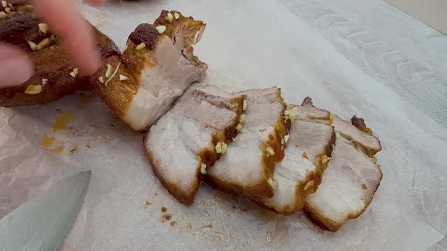 Тушеный свиной подчеревок, рецепт для праздничного стола.