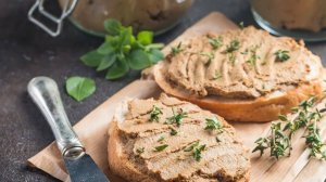 Готовим паштет из куриной печени.