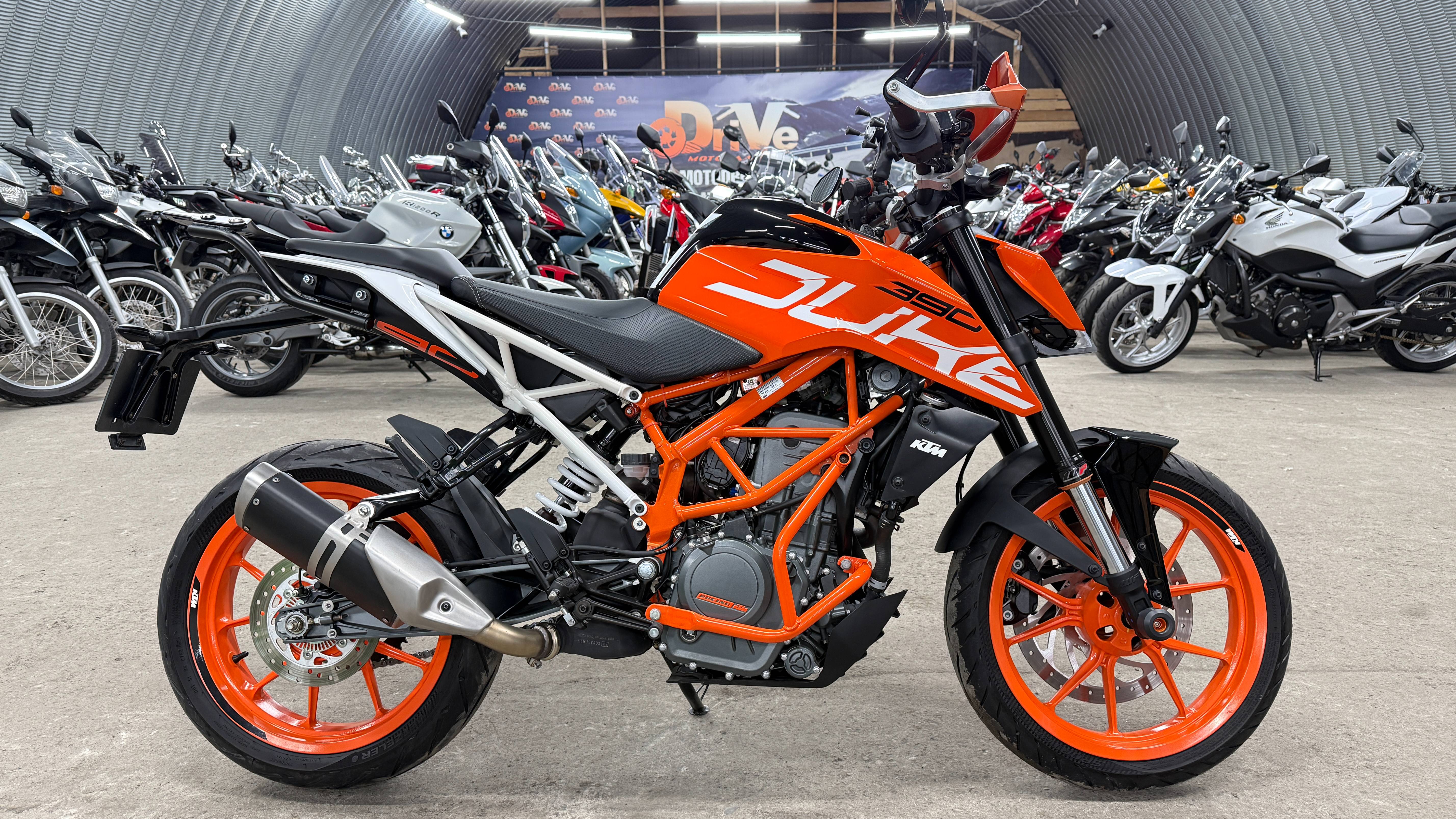 Обзор KTM Duke 390 |В НАЛИЧИИ| смотреть онлайн