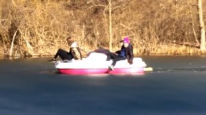 ДЕВУШКА ПРОВАЛИЛАСЬ ПОД ЛЁД!   Симферополь 2016