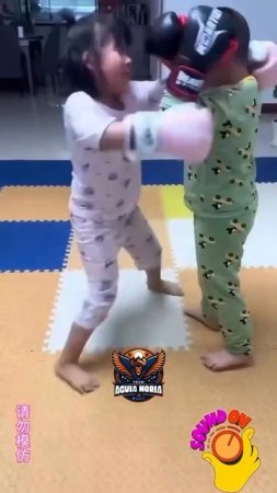 Начинаем утро с бодрого семейного спарринга