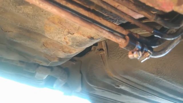 Потекли топливная и тормозная трубки. Бюджетное и временное решение вопроса. смотреть онлайн