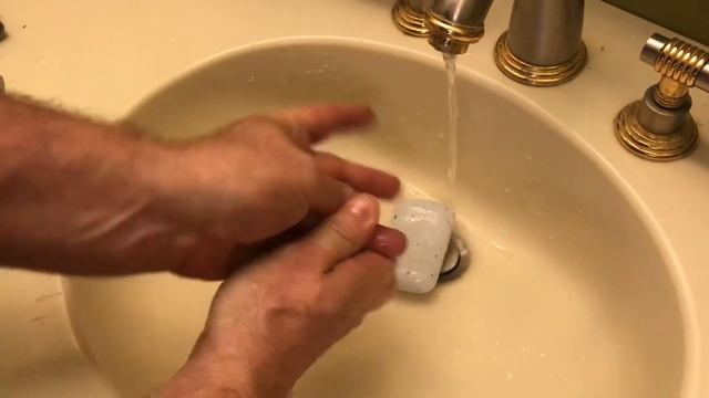 “removing” TIGHT￼ ring easy(stuck wedding band) really works￼￼￼… смотреть онлайн