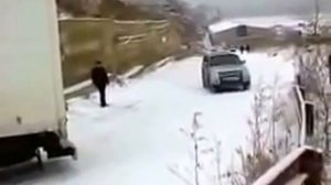 Каков дебил! В конце понравилось — «Нету больше автобуса»
