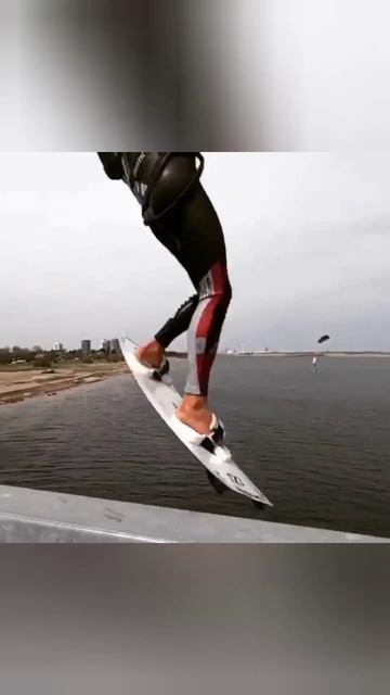 Кайтсёрфинг или кайтбординг (от англ. kite — воздушный змей и board — доска, boarding — катание на д