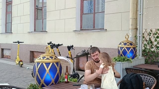 Уличные кафе!Петербург!