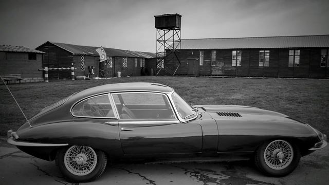 🏎️ Jaguar E-Type: The Sexiest Car Ever to Burn Rubber 💥#JaguarEType #classiccars