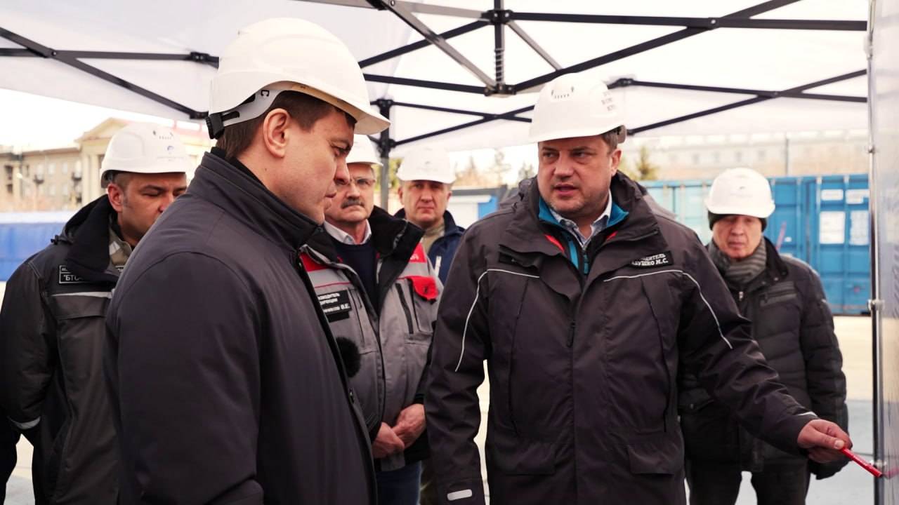 НА ПЛОЩАДИ РЕВОЛЮЦИИ НАЧАЛИ РАЗРАБАТЫВАТЬ КОТЛОВАН ДЛЯ СТРОИТЕЛЬСТВА МЕТРО