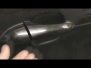 Как открыть заднюю дверь со сломанной рамкой ручки и закрытым детским замком BMW X5 E53