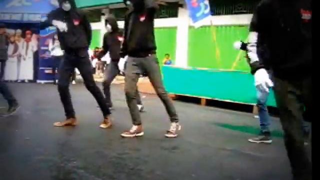 SHUFFLE DANCE MAKASSAR - LIQUID STREET SHUFFLE Perform Perdana @KAMPUS UIT MAKASSAR смотреть онлайн