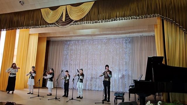 Ансамбль скрипачей - Симферопольский родник. Коктебельская детская школа искусств.