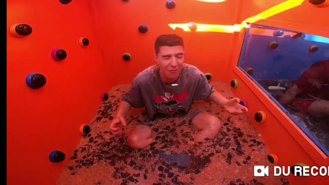 🤯100 ПОДВОДНЫХ КНОПОК  и только 1 тебя спасёт ВЛАД А4