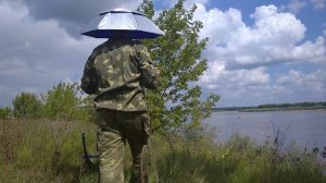 Кепка-зонтик полезная штука на рыбалке.