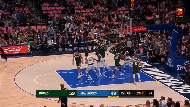 Luka Doncic 9 straight points in a minute with BUZZER BEATER against Bucks (Preseason) смотреть онлайн
