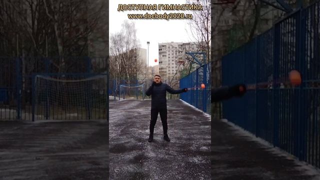 Упражнения с тренировочными поями зимой на игровой площадке (32)