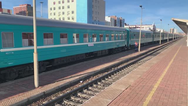 Монголия: пассажирский поезд из Улан-Батора в Эрдэнэт | Железная дорога смотреть онлайн