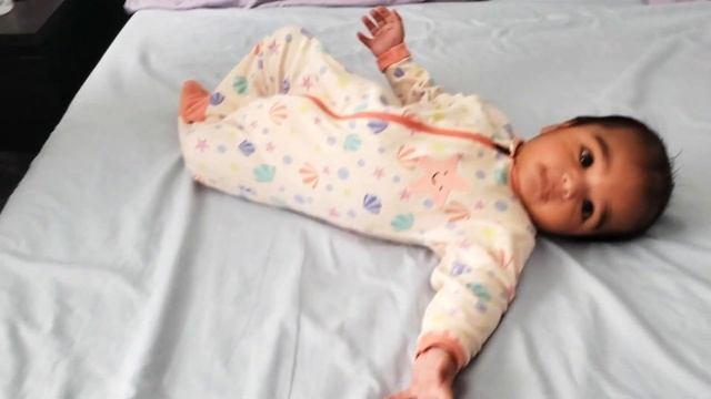 Little human's first snow, turn and sitting | Funny captures