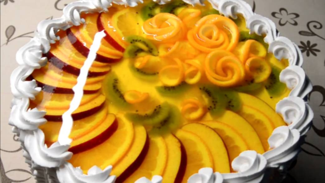 Украшаем торт фруктами и желе!!! смотреть онлайн