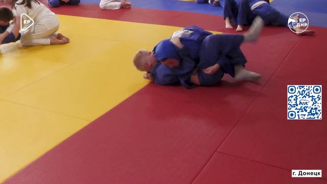 Юные спортсмены Донецка активно участвуют в спортивном марафоне «Сила России»