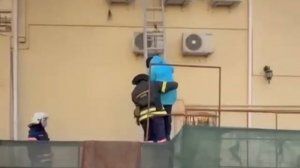 ‼️Курьера с дерева помогли снять оперативные службы в центре Москвы‼️