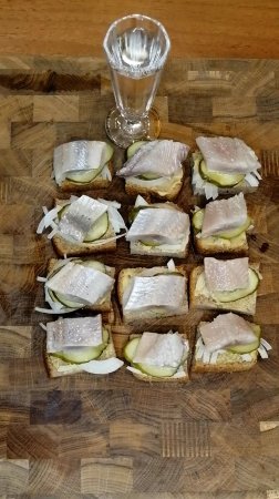 Бутерброды с селёдочкой. С пятницей!