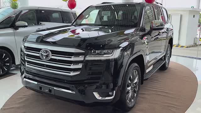 Toyota Land Cruiser 300 2025 Premium- Интерьер и Экстерьер смотреть онлайн