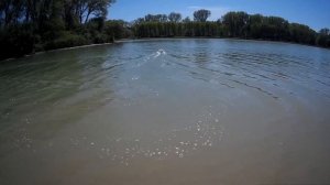 Карповый кораблик Амур. Испытание универсальной моторамы и самодельного руля на манёвренность и шум.