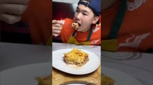 Шашлык из куриной грудки с сыром в беконе.