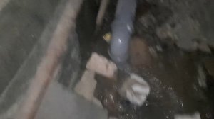Затопило мастерскую канализацией .