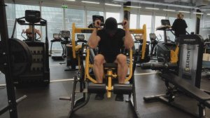 Скручивание на пресс в тренажере