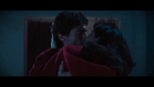 Rose Island ⧸ Kiss Scene — Gabriella and Giorgio Matilda De Angelis and Elio Germano #000