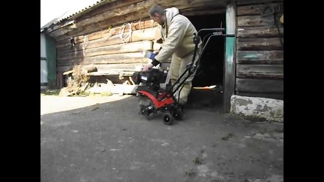 Земляк МК-3,5 B&S он же Калибр МК-3,5 B&S . Запуск культиватора после суровой зимы. смотреть онлайн