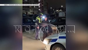 Водитель, который не мог идти сразу по двум причинам, сел за руль и устроил гонки с полицией