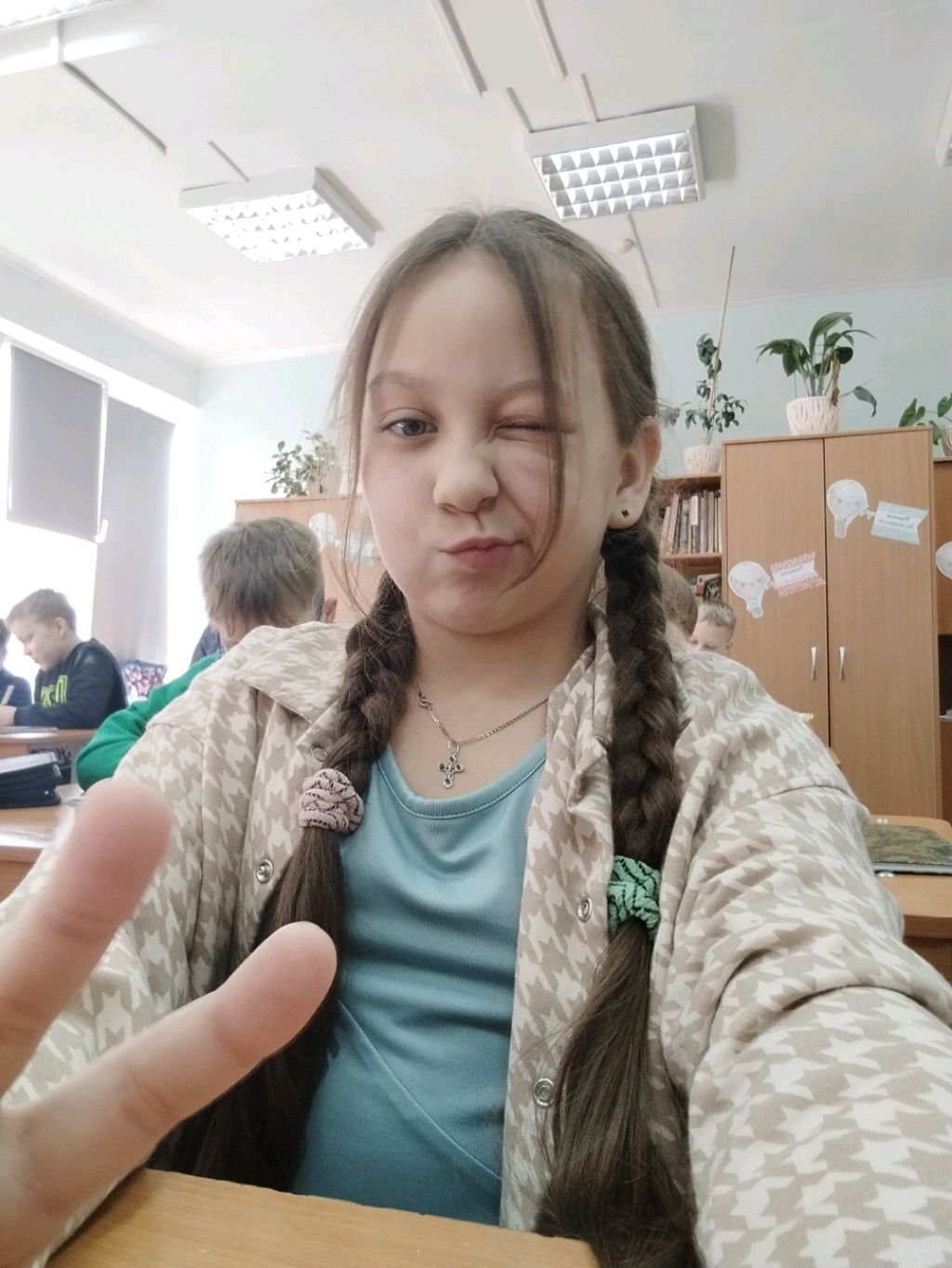 В школе