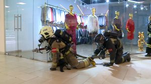 (Рыбинск-40) ЭВАКУАЦИЯ ИЗ ТОРГОВОГО ЦЕНТРА