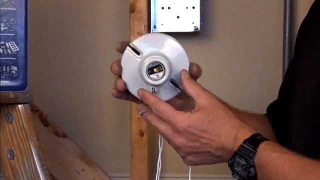 Round Lamp Holder: 4" Round Porcelain Lamp Holder w/ Pull Chain for Octagon Box & Raised Ring PF-5 смотреть онлайн