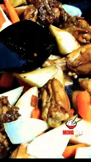 Chinese-style Braised Chicken with Daikon Radish and Carrots смотреть онлайн