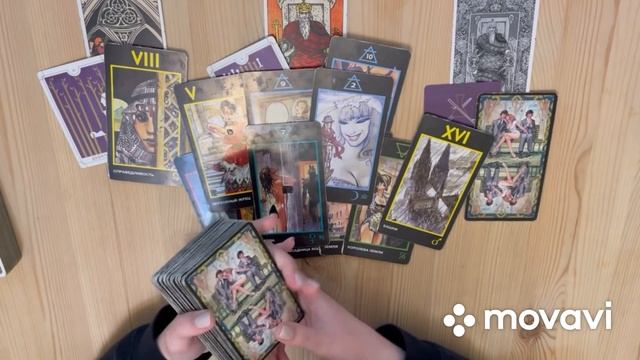 Что он думает, когда вас видит? Расклад на картах Таро