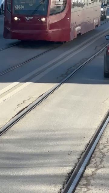 Кто толкает трамвай по рельсам? смотреть онлайн