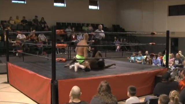 MOW: Levi Connors vs Papa Dingo 9/14/13 смотреть онлайн