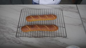 Багет на закваске из пшеничной муки 1-го сорта.