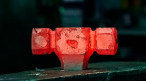 Кузнечный молоток с усиленной посадкой