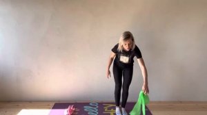 Здоровье разбор Приставные шаги с резинкой +12 повторений