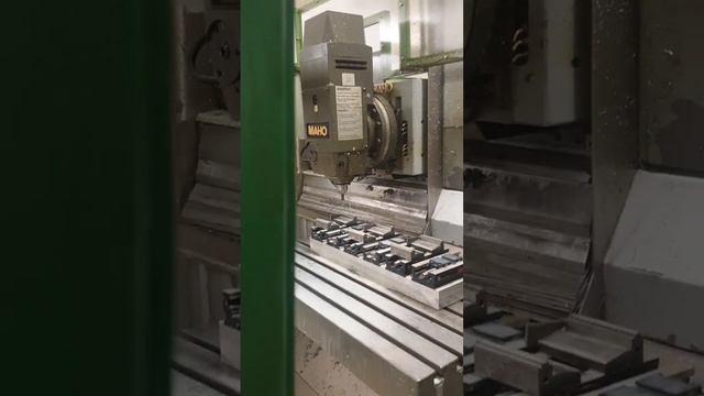 Фрезерный центр MAHO 600 E
