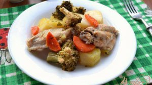 Куриные крылья на пару с овощами