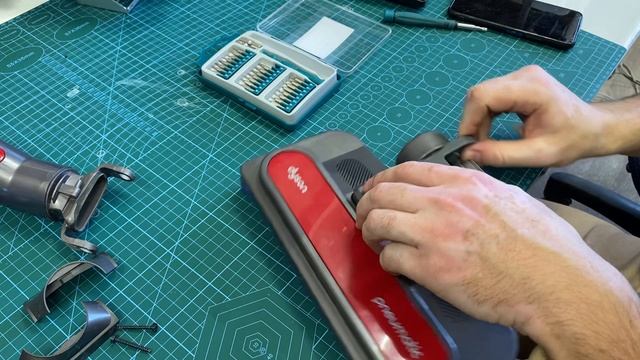 Ремонт пневмощетки Dyson Big Ball (T033369) смотреть онлайн